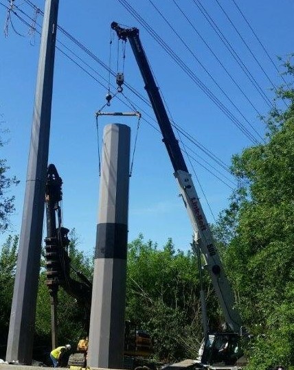 Setting large pole base